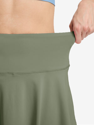 Detail view of skirt elasticity on mossy stone women's high waisted golf skirts with 4 inner pockets