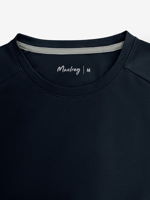 Collar detail close-up in navy of men's short sleeve slim fit roma knit t-shirt.