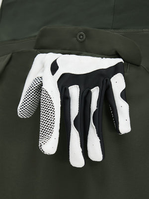 Detail view of pocket on army green women's stretch a-line golf skort with 7 pockets