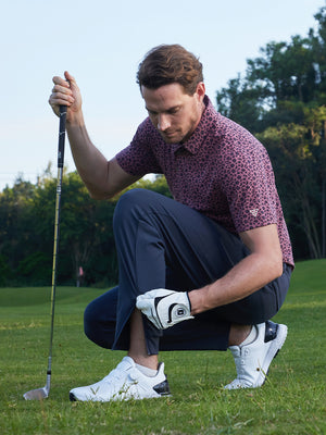 Lightweight ankle-zip sweatpants with 4 pockets; the model is shown squatting and adjusting the ankle zipper.